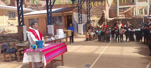 Schülergottesdienst in der Bildungseinheit von Chairapata Provinz Potosí Bolivien