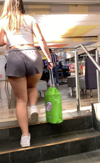 Fotos hot chica shorts trasero redondo
