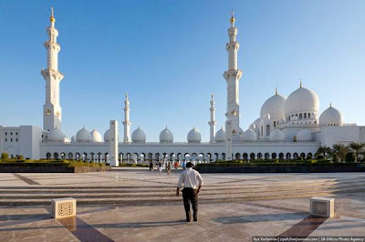 Mosque of Sheikh Zayd @ http://smilecampus.blogspot.com