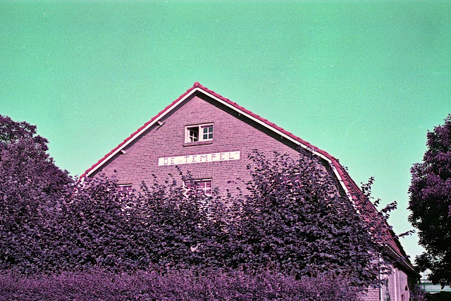 De Tempel, Kerkakkers, Groessen; LomoChrome Purple XR 100-400