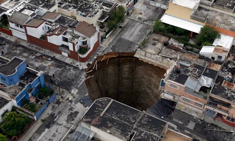 Sinkholes  on Love S Entertainment Blog  Golfers And Sinkholes Go Together Like