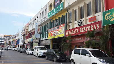 Tukang jalan jajan menikmati hari