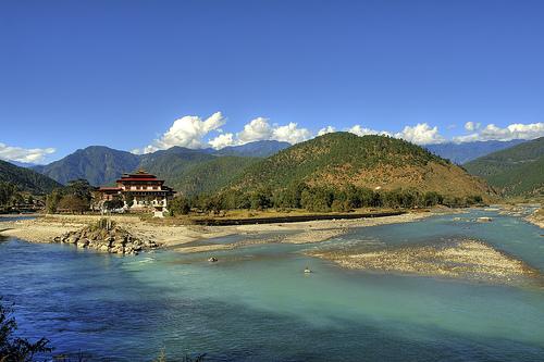 Beautiful Bhutan Seen On lolpicturegallery.blogspot.com