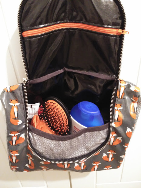 bolsa aseo colgar, hanging toiletry bag, necessaire, viaje, travel, voyage, laminated fabric, tela laminada