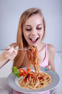 spaghetti eating