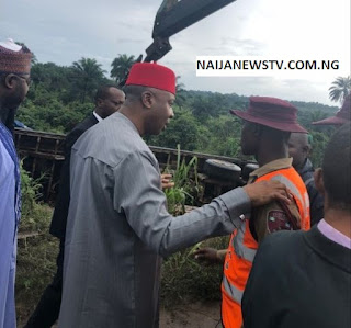 Bukola Saraki Spotted Helping Accident Victim in Imo State