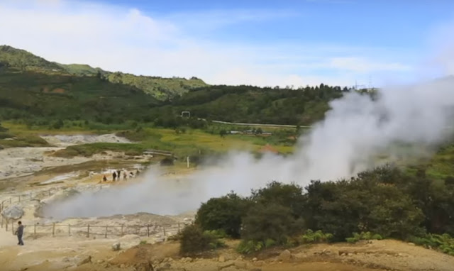 Kawah Sikidang, Dieng, Jawa Tengah.