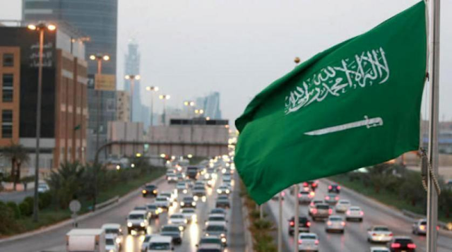 السعودية تعلن عن قائمة جديدة بالمهن المسموح للمقيمين في المملكة العمل بها بدون كفيل