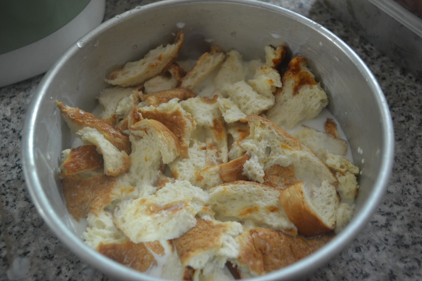 Resepi puding roti berkuah yang senang dan mee hoon goreng 