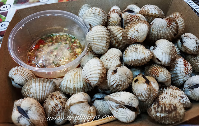 Makan colek di Warung Che Bunga, Kampung Melayu Sungai Buloh