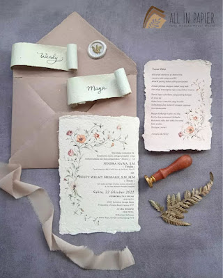 Undangan Pernikahan menggunakan kertas daur ulang.