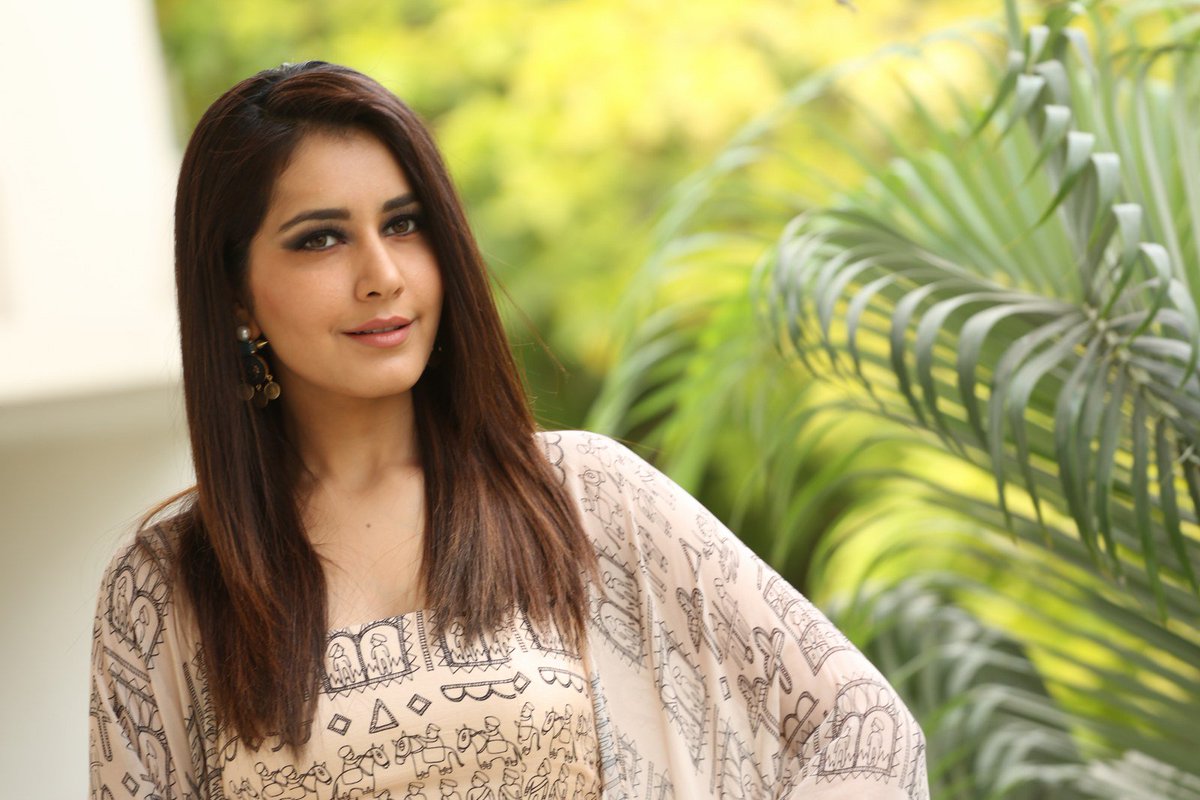 Actress RaashiKhanna Latest HD Images
