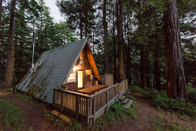 17-airbnb-Architecture-with-A-Frame-House-with-properties-of-the-Tardis-www-designstack-co