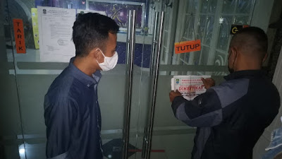 Langgar Jam Malam, Satpol PP Segel Tempat Karaoke 