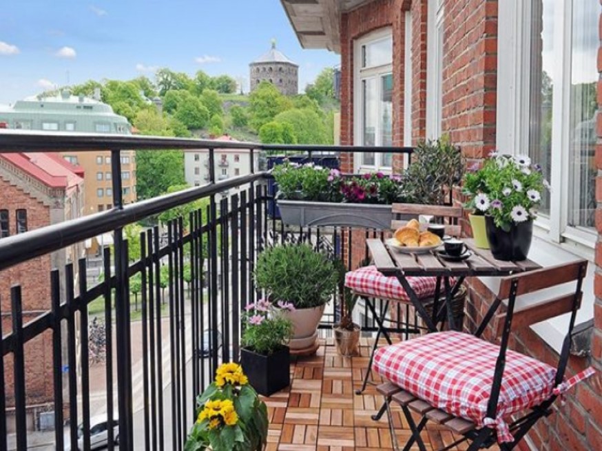 simple balcony design for a small house