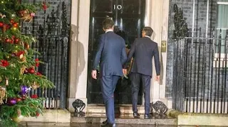 They did not open the door for them an embarrassing situation for the British Prime Minister and his Dutch guest