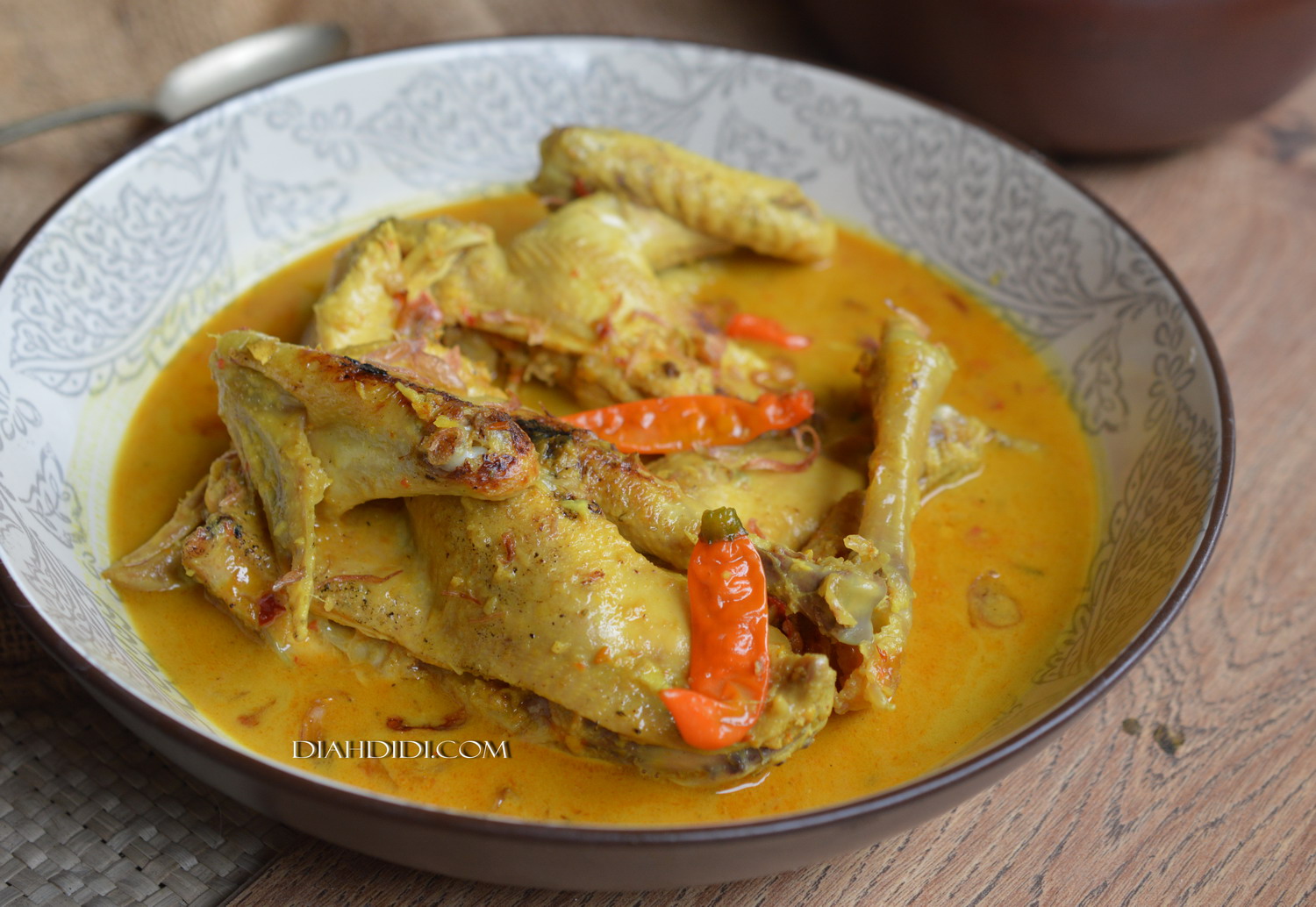 Diah Didi's Kitchen: Ayam Lodho, Nasi Gurih & Urap-Urap