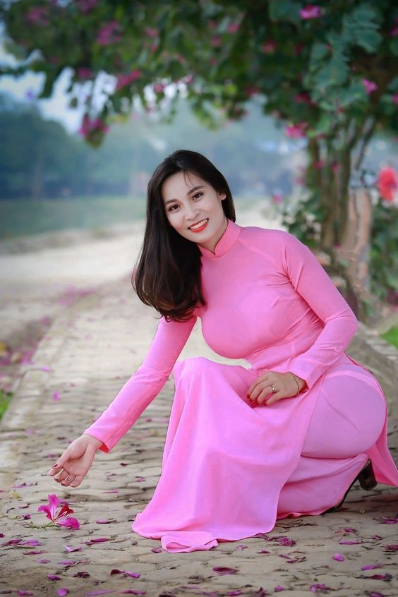 Hot model in pink dress