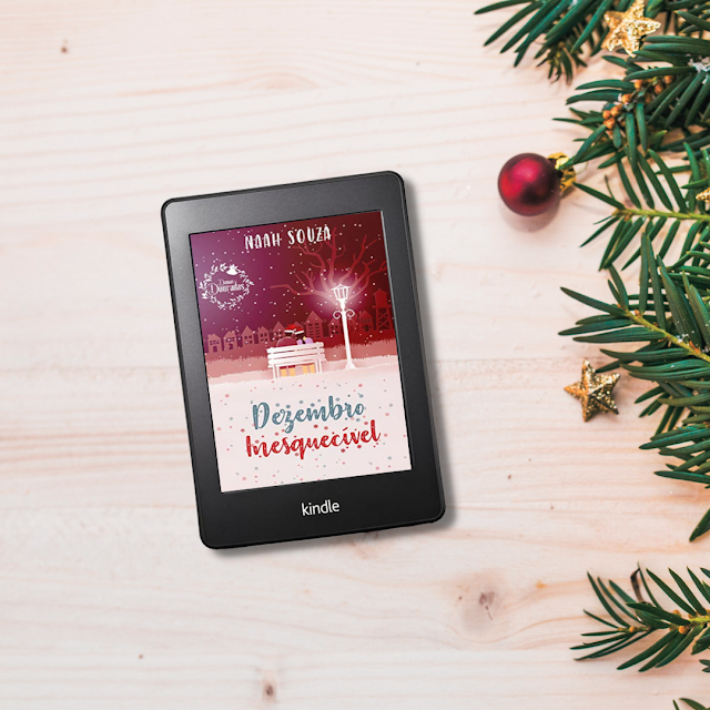 Kindle ao lado de enfeites de Natal