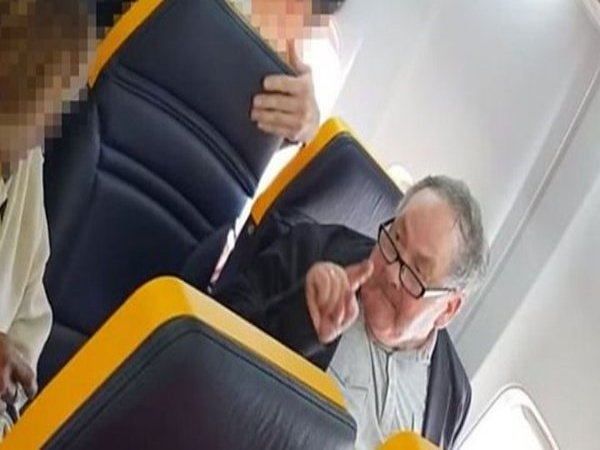 Video Rasisme Penumpang Ryanair Polisi Diminta Untuk Menyelidiki