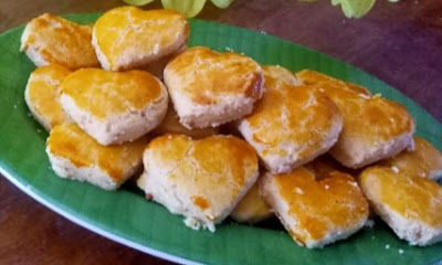 Kue kacang gurih