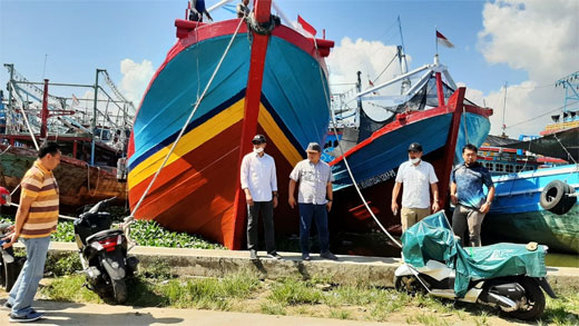 Kelompok Nelayan Juwana Pati Terima Apar Dan Pelampung Dari Polri