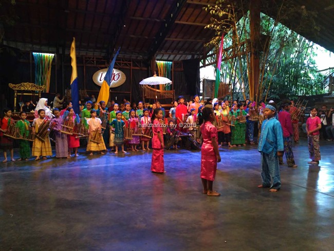 persembahan angklung bandung