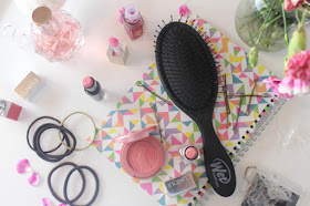 http://www.thesundayteen.com/2015/11/three-quick-fixes-to-save-your-hair.html?m=0