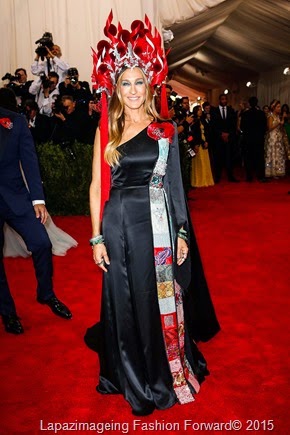 Sarah Jessica Parker in Custom H&M with Philip Treacy headdress