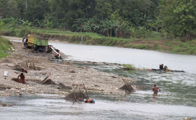 Meresahkan! Marak Penambang Pasir Dengan Mesin Penyedot di Sungai Lukulo Kebumen