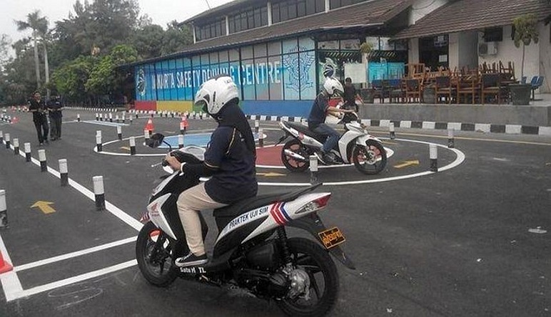 Banyak Orang Dapat SIM, tapi Tidak Bisa Berkendara dengan Benar di Jalan Raya