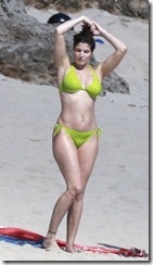 stephanie-seymour-bikini-hot-vacation-01