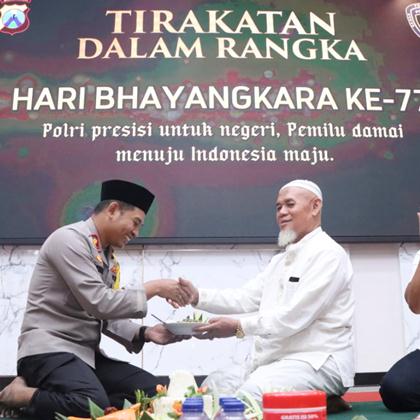 Polres Ngawi Bersama Kyai Haji Dimyati jelang hari Bhayangkara ke 77 mengadakan malam tirakatan-berita terkini terbaru hari ini