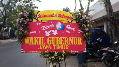 papan bunga pernikahan surabaya