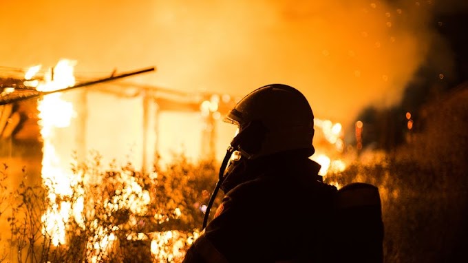 Hatalmas lángok csaptak fel Nyíregyházán, nagy erőkkel vonultak ki a tűzoltók