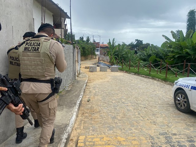 Polícia destrói dez barricadas instaladas por criminosos em Vera Cruz e Itaparica