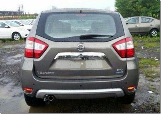 Nissan-Terrano-rear-spied