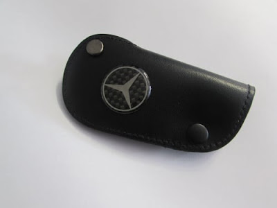 dompet kunci kulit mercedes benz hitam ukuran 9.5x5cm