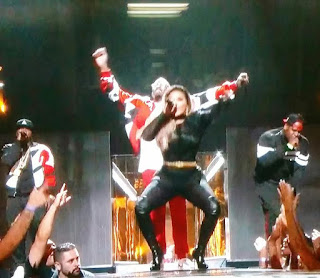 Diddy falls into Hole at BET AWARDS 2015 during Performance.(pics)