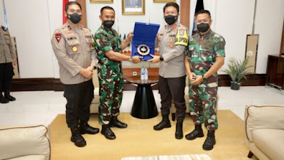 Tingkatkan Sinergitas TNI Polri, Kapolda Jatim sambut Kunjungan Kehormatan Dankodiklatal