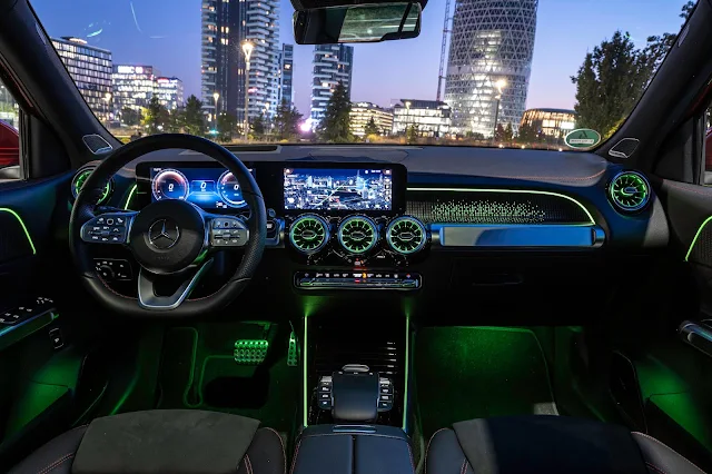 Mercedes Benz Cockpit / AutosMk
