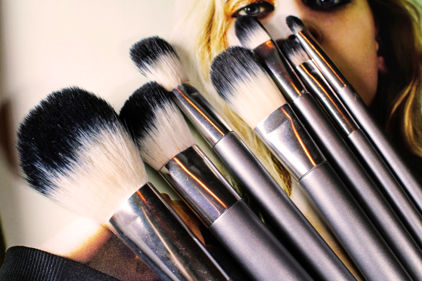 ALIZARIN: Target Up  Up Brush Review