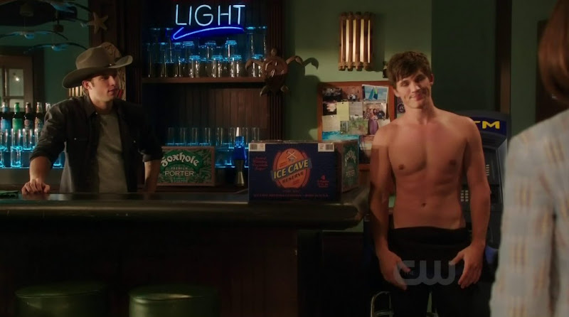 Matt Lanter Shirtless in 90210 s4e07