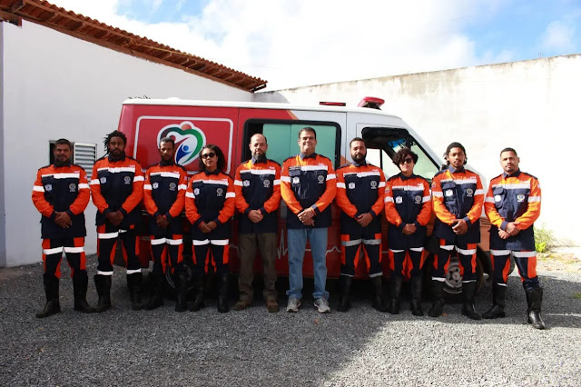 Piatã/BA: Prefeito  entrega uniformes do GERP (Grupo de emergência e resgate de Piatã)  e da Ronda Escolar 