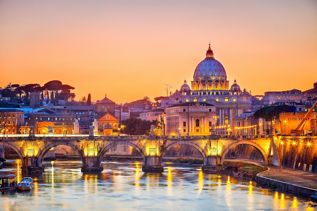 Ponte Sant'Angelo e Basílica de São Pedro Cidade do Vaticano em Roma Itália