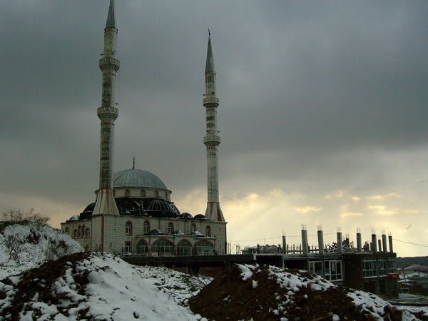 Istanbul Mosque with snow.