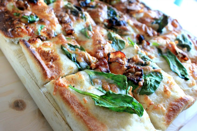 Planning your game day menu? Here's an amazing game day recipe for Spinach Bacon Ranch Pizza!  #NaturallyFreshRecipe #ad