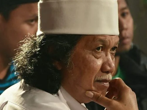 Emha Ainun Nadjib atau Cak Nun telah membuat klarifikasi terkait heboh potongan video dirinya yang menyamakan Jokowi dengan Firaun.