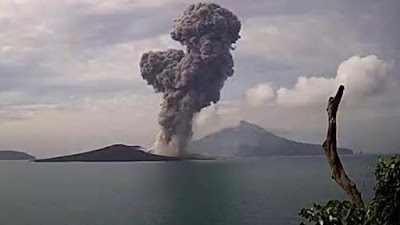 Waspada,,,! Anak Gunung Krakatau Erupsi, Masyarakat Dan Nelayan Di Pesisir Berhati-hati 