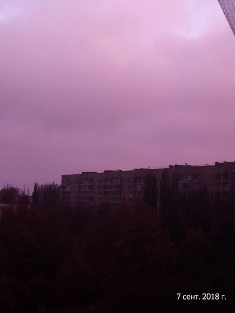 Екологічна катастрофа в Криму: небо над Армянськом стало неприродного кольору
